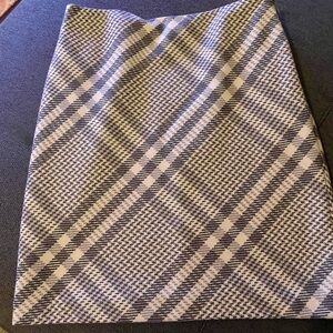 Ann Taylor Classic wool skirt 
Size 6